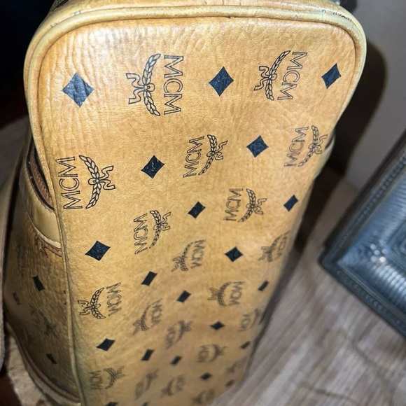 100% Authentic MCM VisetosShopper
Shoulder Bag - Picture 7 of 11